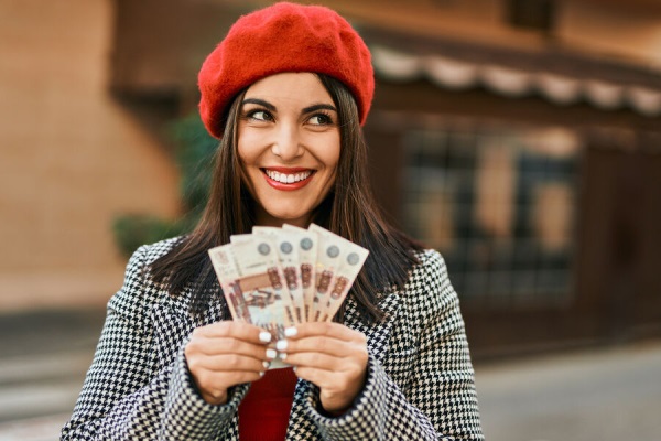 Стало известно, в каких регионах России предлагают самые высокие зарплаты