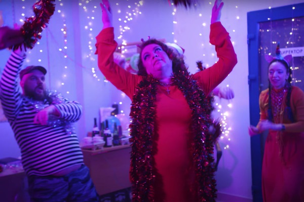 Стало известно, во сколько россиянам обойдется наряд для новогоднего корпоратива